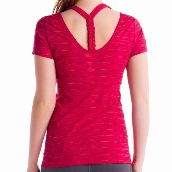 Lole red shirt sleeve work out top twist back M‎ - Picture 1 of 8